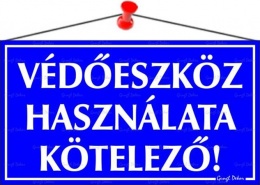 Információs tábla, 22,5x12,5 cm, "Védőeszköz használata kötelező!"